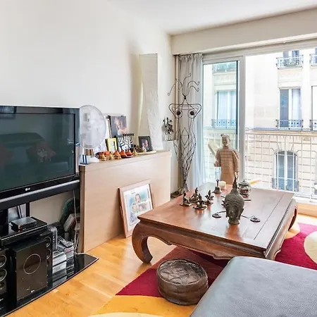 Luxury Near Eiffel Tower 2 Bedrooms Apartment