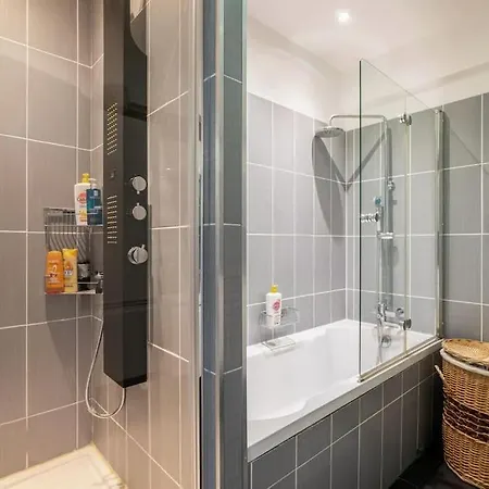 Luxury Near Eiffel Tower 2 Bedrooms Apartment Paris