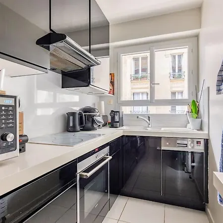 Luxury Near Eiffel Tower 2 Bedrooms Apartment Paris