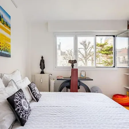 Luxury Near Eiffel Tower 2 Bedrooms Apartment