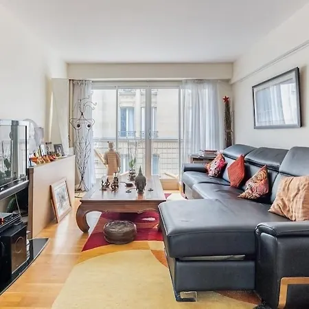 Luxury Near Eiffel Tower 2 Bedrooms Apartment