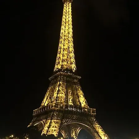 Luxury Near Eiffel Tower 2 Bedrooms Apartment